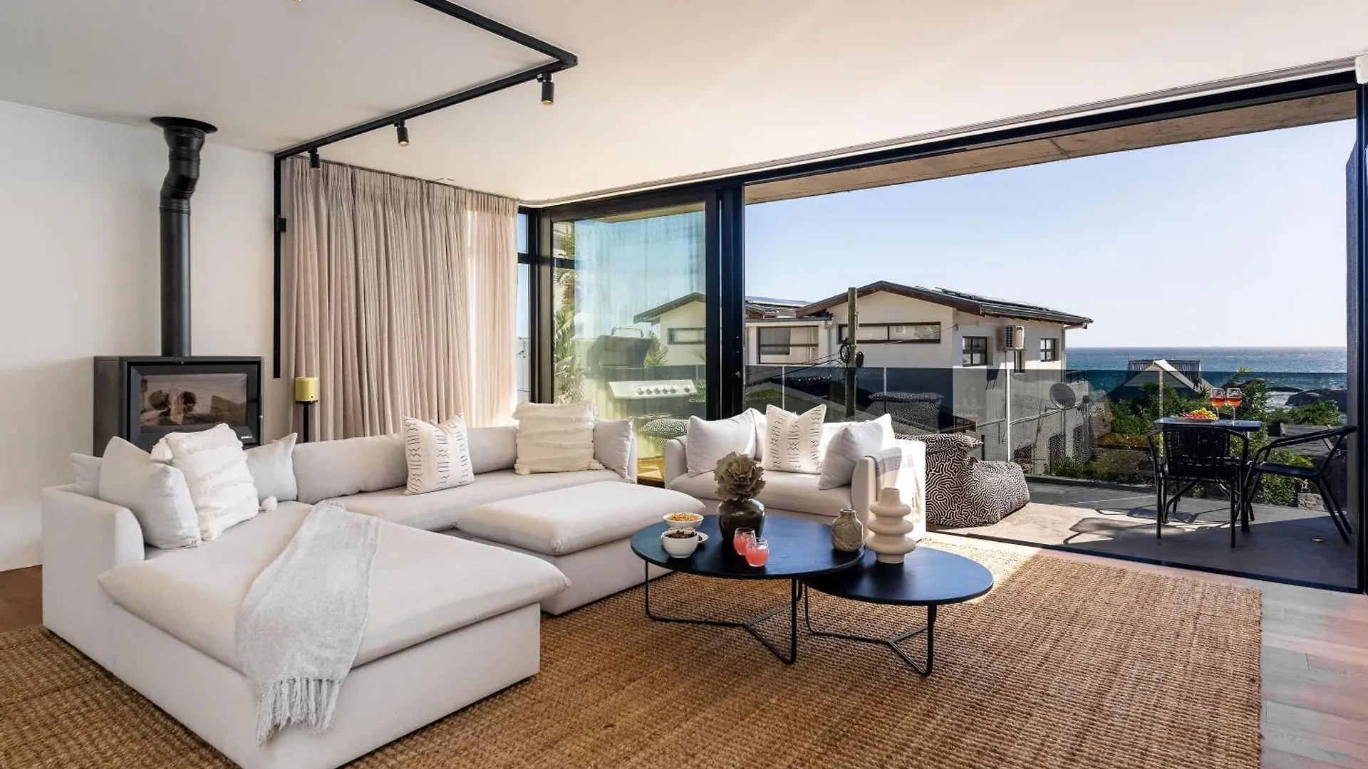 Villa Vita Bakoven - 50M Walk To Beach, Splash Pool, Views Cape Town