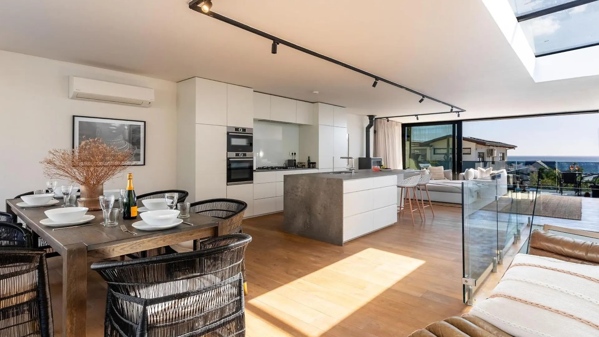 Villa Vita Bakoven - 50M Walk To Beach, Splash Pool, Views Cape Town