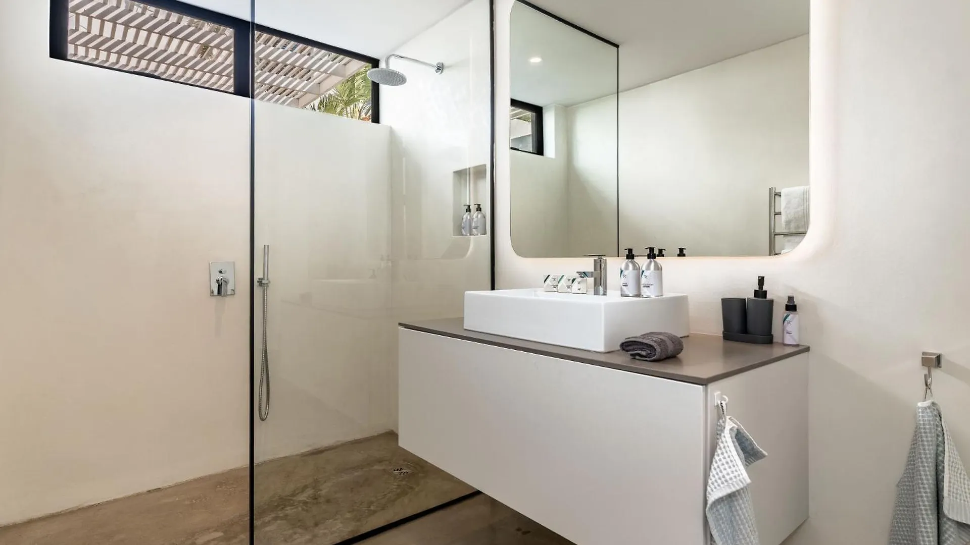 Villa Vita Bakoven - 50M Walk To Beach, Splash Pool, Views Cape Town