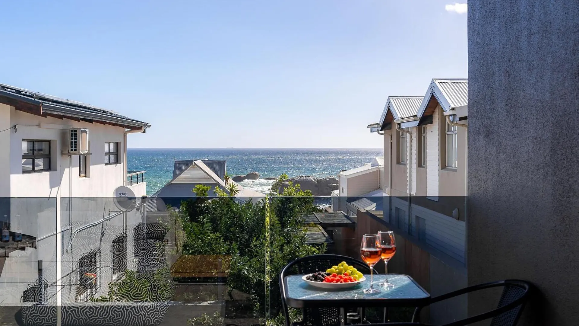 Villa Vita Bakoven - 50M Walk To Beach, Splash Pool, Views Cape Town
